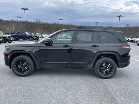 New 2025 Jeep Grand Cherokee image 4