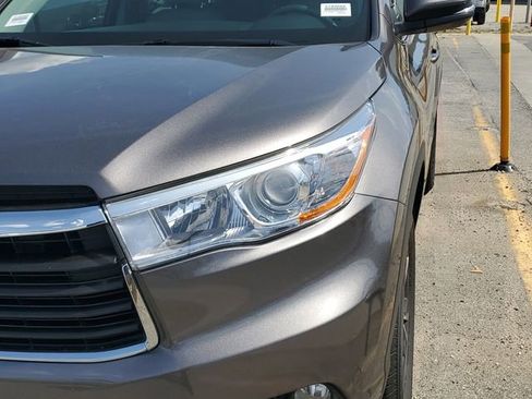 Used 2016 Toyota Highlander XLE image 4