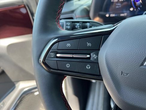 Used 2025 Chevrolet Traverse RS AWD/4WD image 16