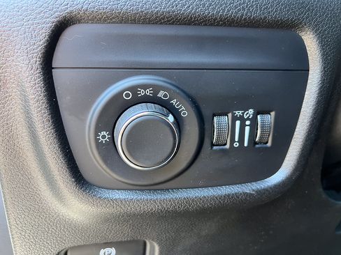 Used 2024 Jeep Grand Cherokee L Altitude AWD/4WD image 19