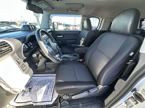 Used 2014 Toyota FJ Cruiser 4WD image 11