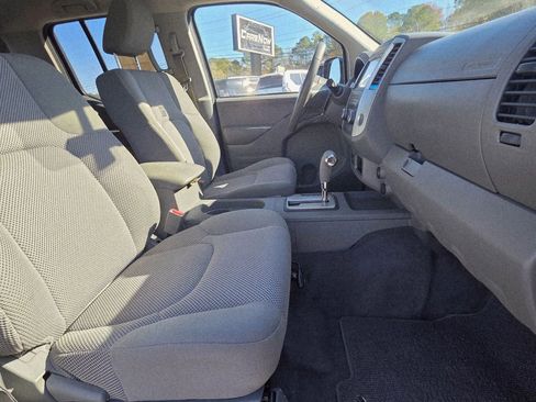 Used 2019 Nissan Frontier SV image 12