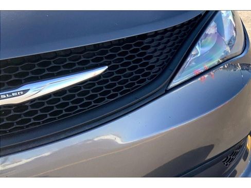 Used 2022 Chrysler Voyager LX FWD image 32