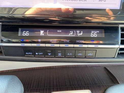 Certified 2024 Toyota Sienna LE image 10