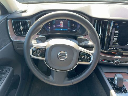 Certified 2023 Volvo XC60 B5 Plus image 18