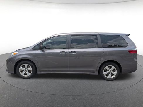 Used 2018 Toyota Sienna L FWD image 2