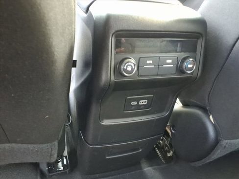 Certified 2023 GMC Acadia SLE image 27