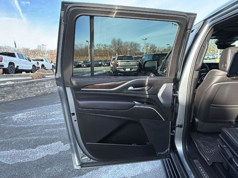 Certified 2024 Cadillac Escalade ESV Premium Luxury Platinum w/ Heavy-Duty Trailer Package image 32