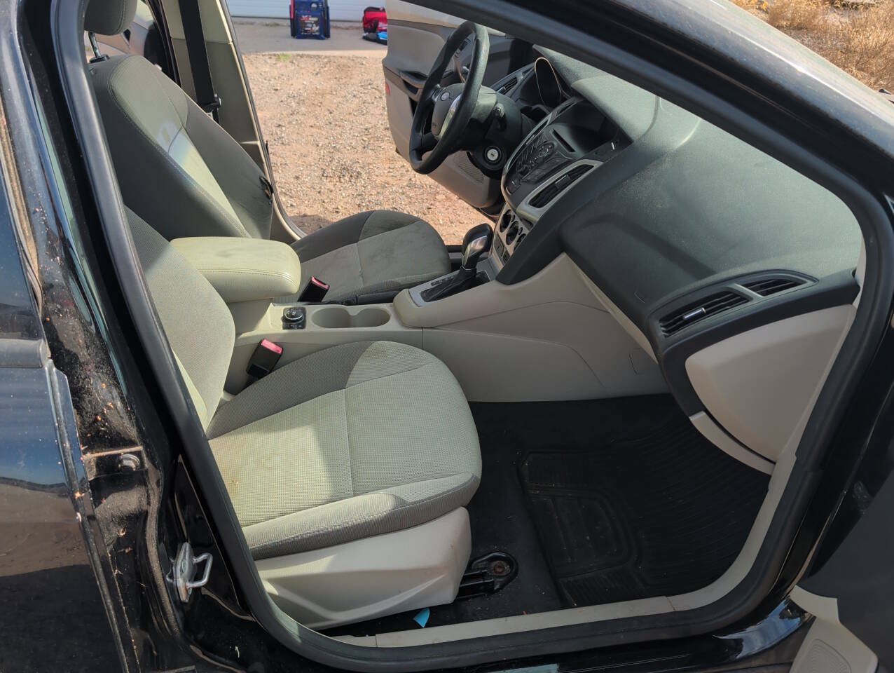 Used 2012 Ford Focus SE w/ SE Winter Pkg FWD image 27