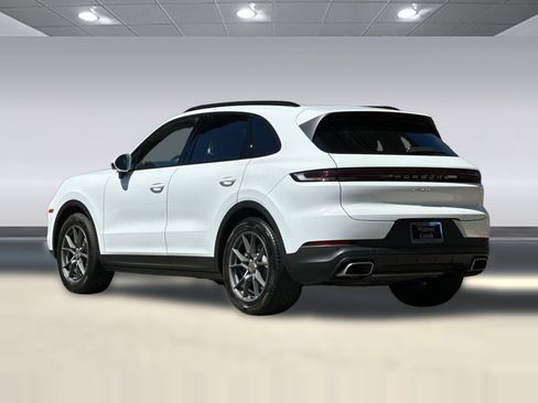 Used 2024 Porsche Cayenne AWD/4WD image 3