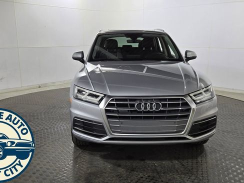 Used 2018 Audi Q5 2.0T Premium Plus w/ Premium Plus Package AWD/4WD image 2