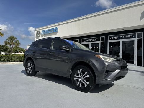 Used 2017 Toyota RAV4 LE FWD image 22
