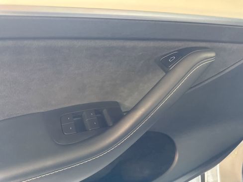 Used 2023 Tesla Model Y Long Range image 19