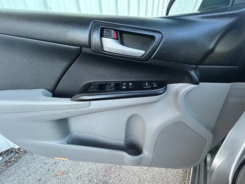 Used 2014 Toyota Camry LE image 21