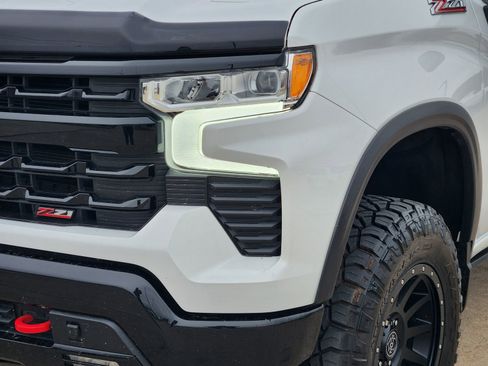 Used 2024 Chevrolet Silverado 1500 LT Trail Boss AWD/4WD image 9