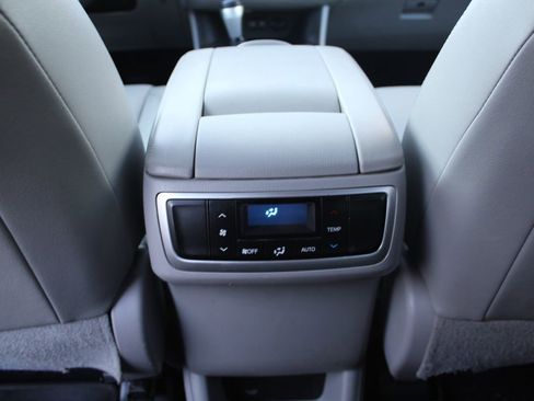 Used 2018 Toyota Highlander XLE image 27