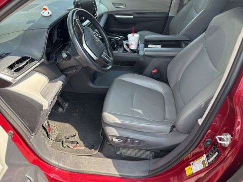 Used 2021 Toyota Sienna XLE w/ XLE Plus Package image 5