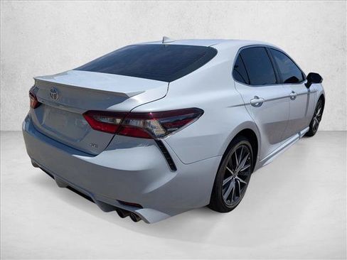 Used 2022 Toyota Camry SE w/ Convenience Package FWD image 5