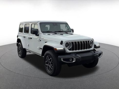 Used 2025 Jeep Wrangler Unlimited Sahara AWD/4WD image 3