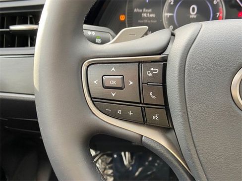Used 2023 Lexus ES 350 w/ Premium Package image 17