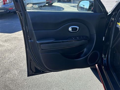Used 2018 Kia Soul ! image 5