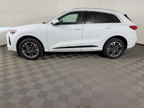 Certified 2025 Audi Q5 Premium w/ Convenience Package AWD/4WD image 2