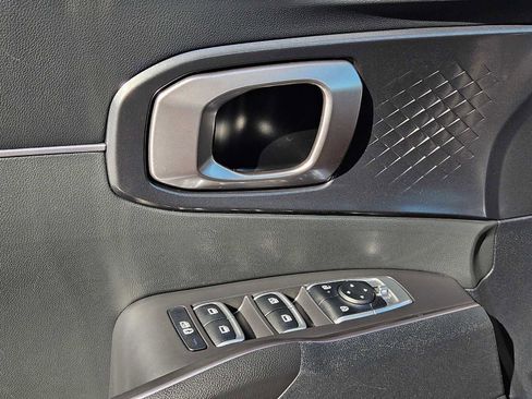 Used 2024 Kia Sorento S image 19