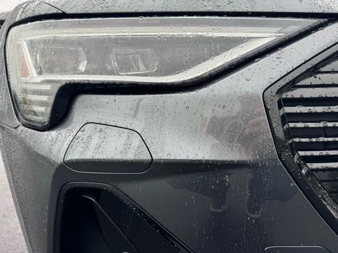 Used 2021 Audi e-tron Premium w/ Towing Package image 12