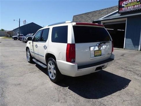 Used 2013 Cadillac Escalade Luxury AWD/4WD image 9