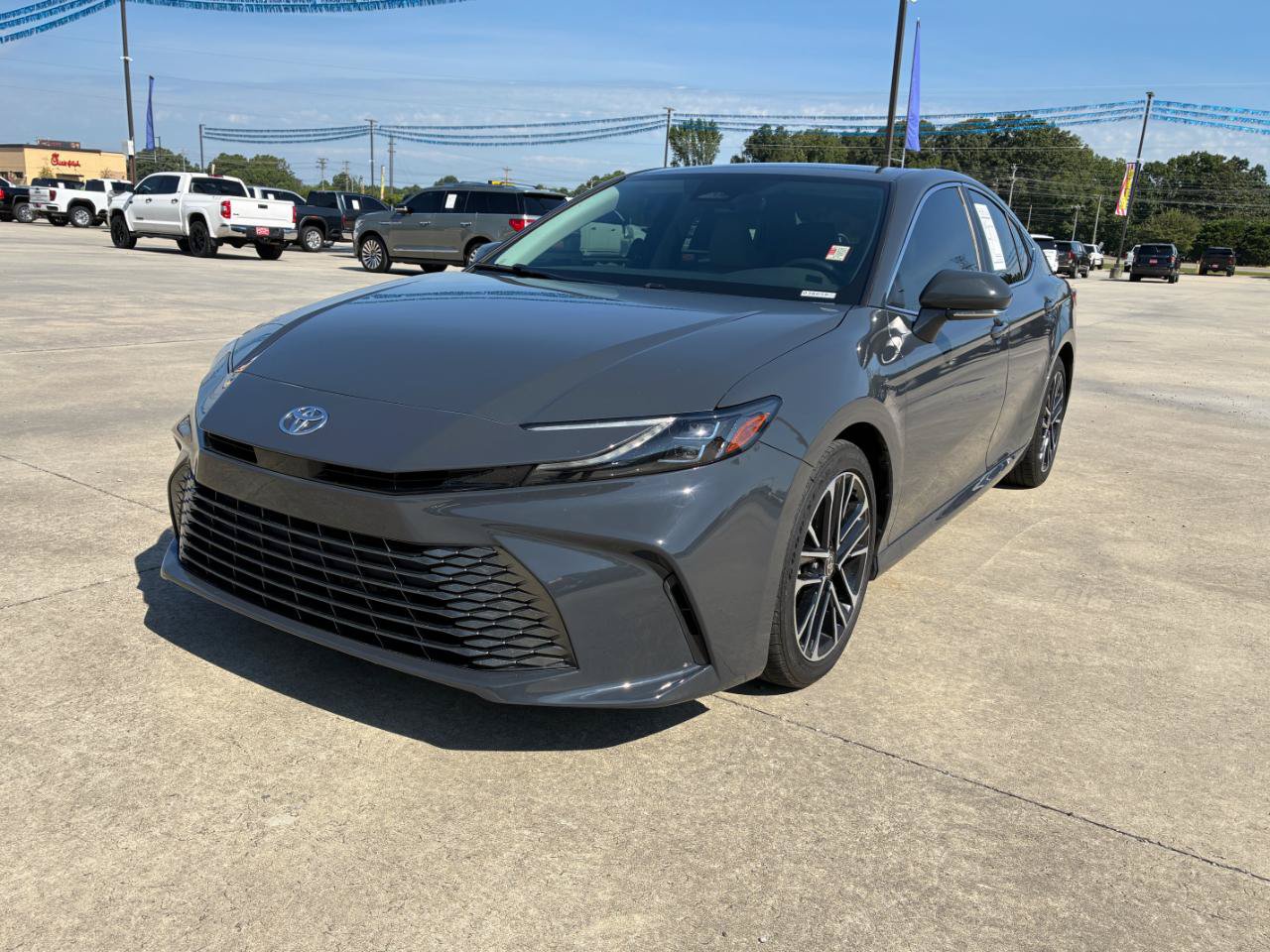 Used 2025 Toyota Camry XLE FWD image 2