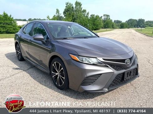 Used 2019 Toyota Camry SE FWD image 7