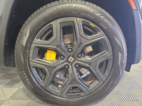 Used 2023 Rivian R1S Adventure AWD/4WD image 11