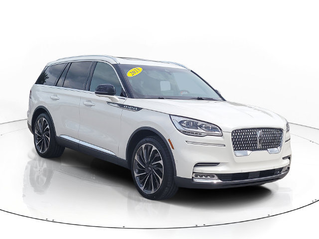 Used 2023 Lincoln Aviator Reserve w/ Equipment Group 201A RWD image 3
