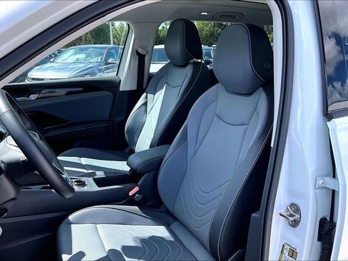 Certified 2026 Volkswagen Tiguan SE w/ Panoramic Sunroof Package FWD image 21