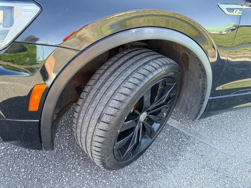 Used 2021 Volkswagen Tiguan SE R-Line image 11
