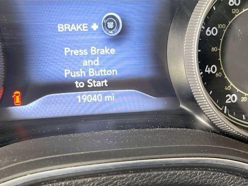 Used 2022 Jeep Cherokee Latitude Lux w/ Mopar Interior Package AWD/4WD image 12