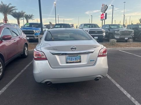 Used 2013 Nissan Altima 2.5 SV w/ 2.5SV Convenience Pkg image 2