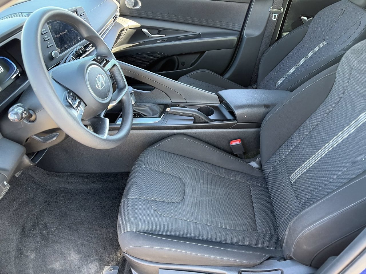 Certified 2025 Hyundai Elantra SE FWD image 18