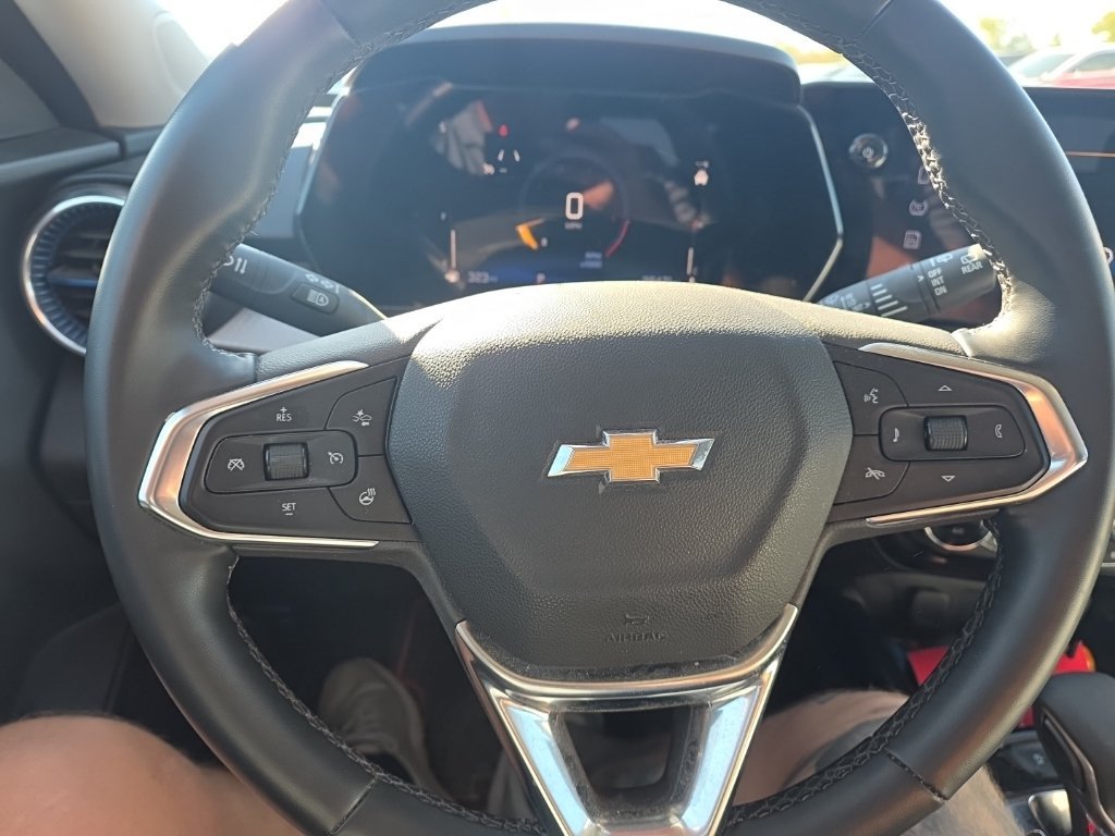 Used 2025 Chevrolet Trax LT w/ Driver Confidence Package FWD image 14