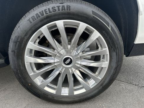 Used 2021 Cadillac Escalade ESV Premium Luxury image 6