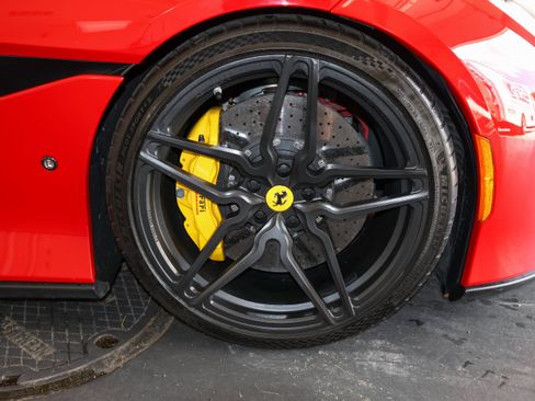 Used 2019 Ferrari Portofino RWD image 37
