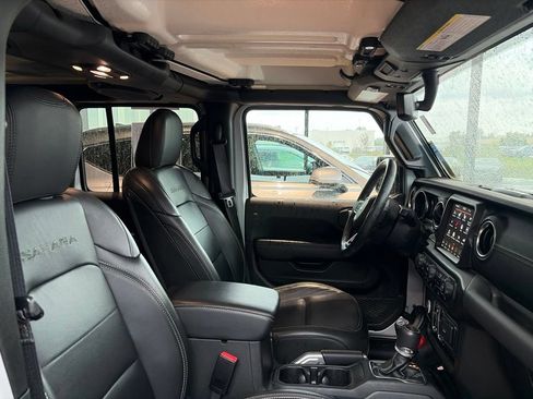 Used 2022 Jeep Wrangler Unlimited Sahara w/ Cold Weather Group AWD/4WD image 8