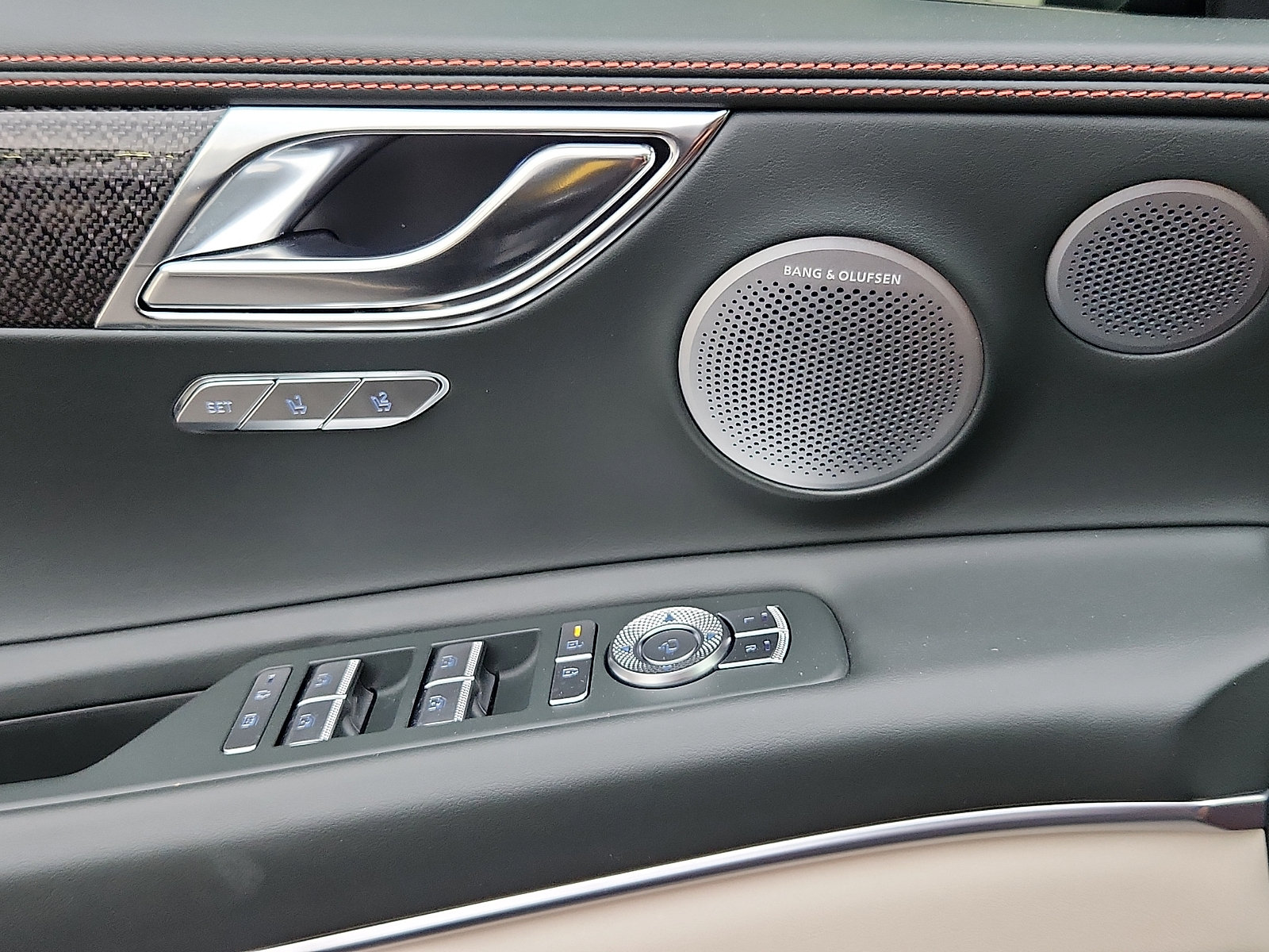 Certified 2025 Genesis GV80 3.5T e-SC AWD/4WD image 29