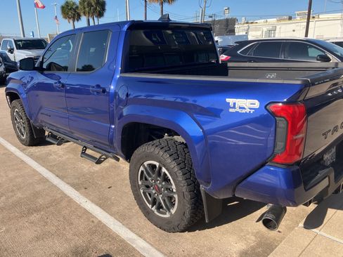 Used 2024 Toyota Tacoma TRD Sport AWD/4WD image 4