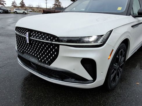 Used 2024 Lincoln Nautilus Reserve image 9