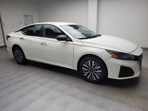 Used 2025 Nissan Altima 2.5 SV AWD/4WD image 11