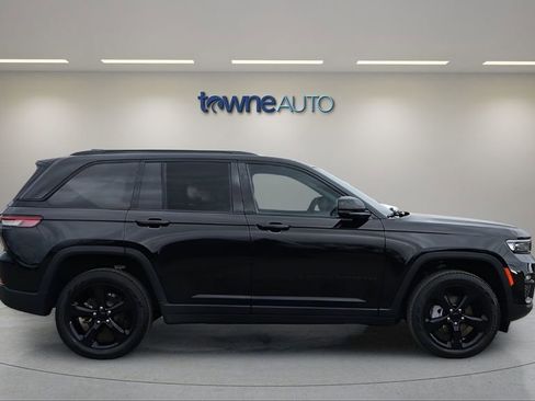 Used 2024 Jeep Grand Cherokee Limited w/ Luxury Tech Group II image 6