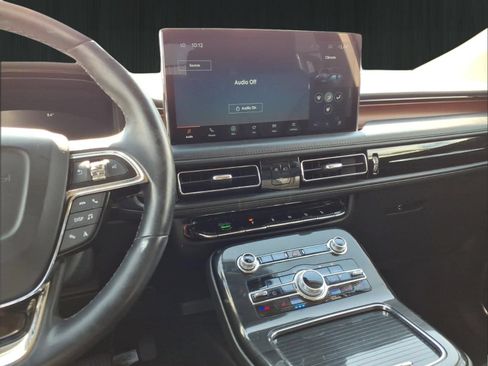 Used 2023 Lincoln Nautilus Reserve AWD/4WD image 23