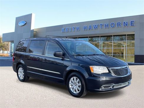 Used 2014 Chrysler Town & Country Touring image 1