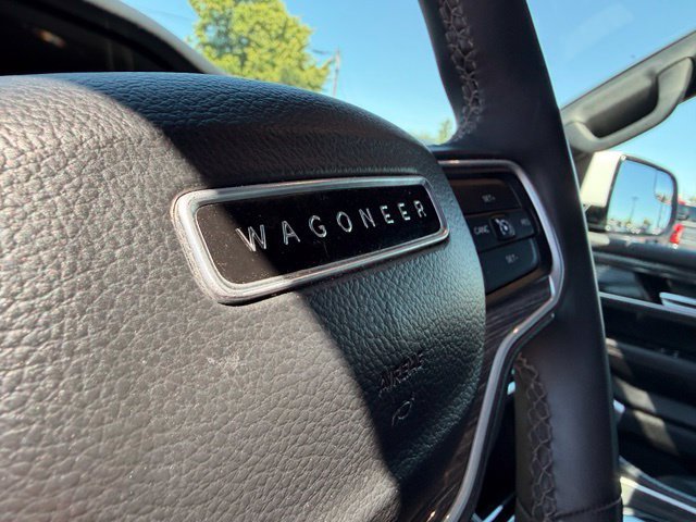Used 2022 Jeep Wagoneer Series III AWD/4WD image 20